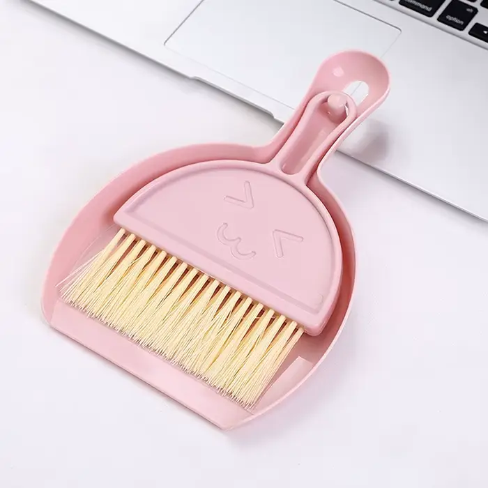 Ensemble mini balai et pelle à poussière, balai, brosse, livres de bureau, livres, poubelle, maison,