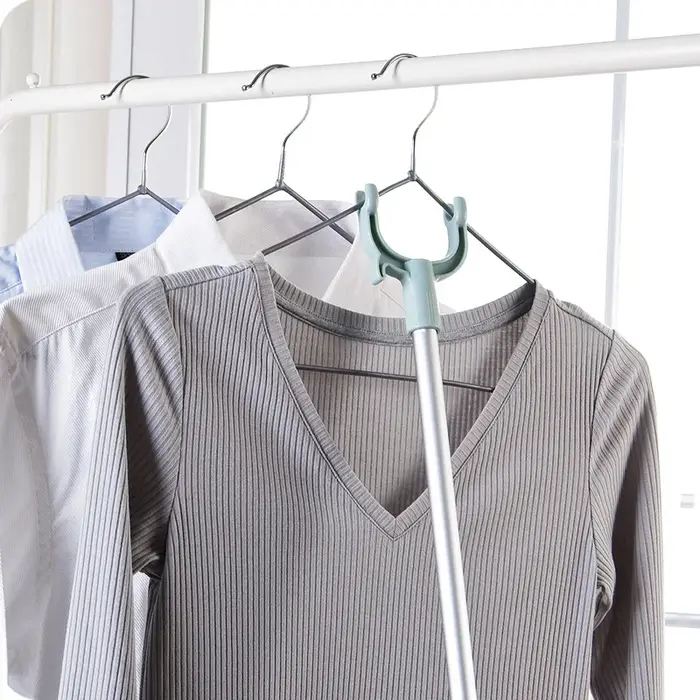 Porte-vêtements de balcon rétractable et peu encombrant, avec barre de séchage et crochets pour vête