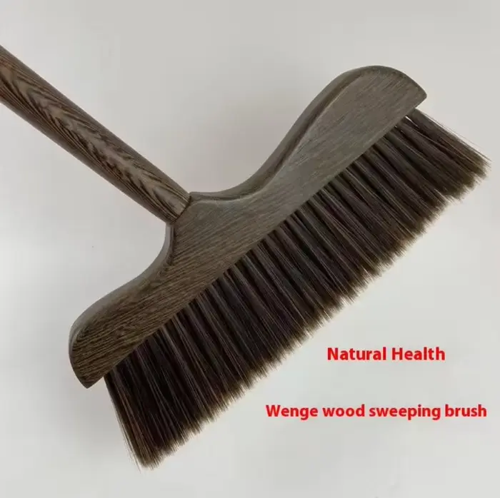 Balai pliable avec manche en bois coudé