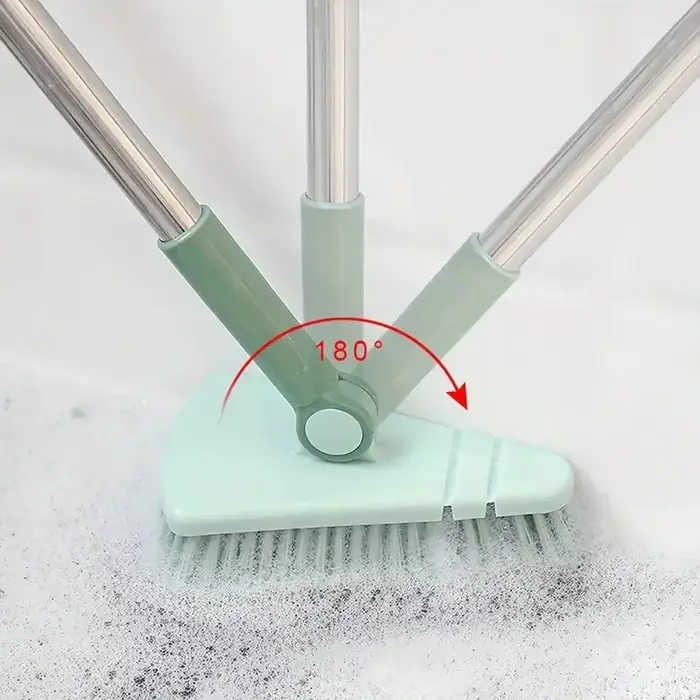 Une brosse de sol triangulaire à poils durs à long manche, brosse de nettoyage des espaces des carreaux de salle de bain