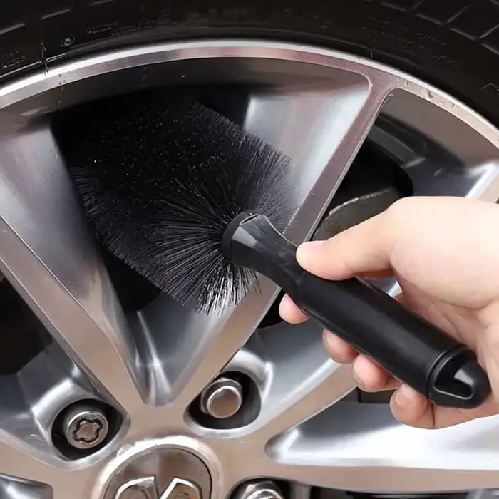 Brosse de nettoyage pour roues de voiture