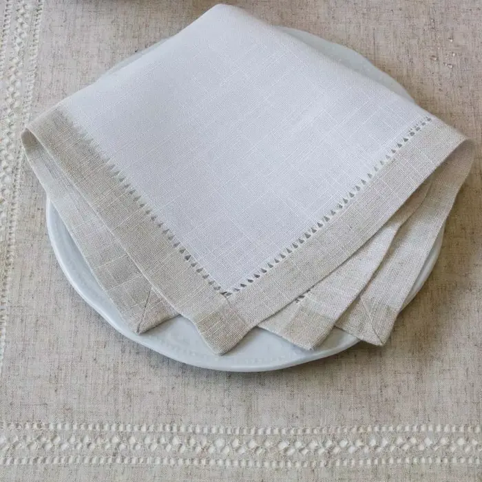 @ Serviette pratique et polyvalente avec ourlet fait à la main