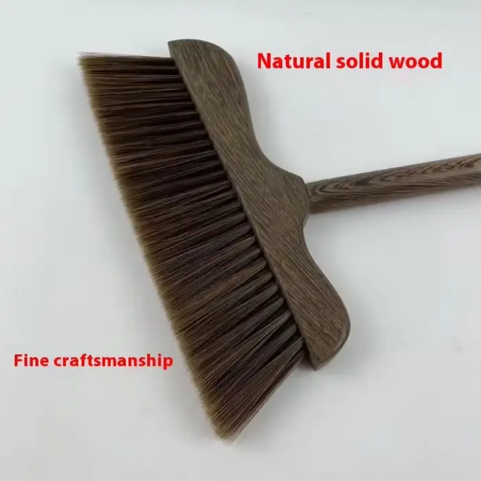 Balai pliable avec manche en bois coudé