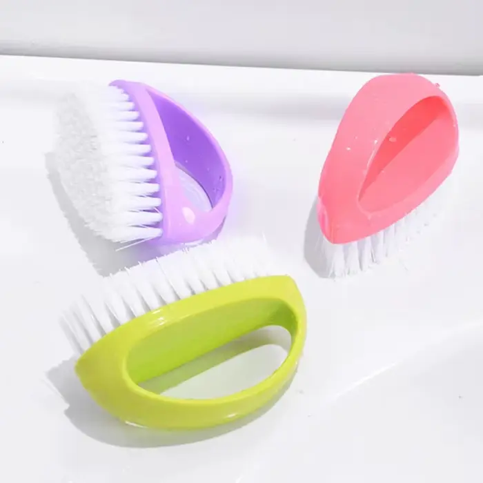 Brosse de nettoyage polyvalente colorée avec poignée ergonomique et poils anti-rayures – Idéal pour salle de bain