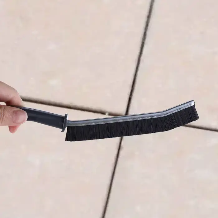 Brosse de nettoyage à poils rigides pour joints étroits