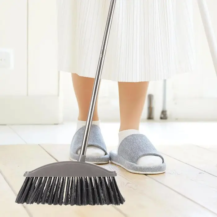 Balai à long manche pour le nettoyage domestique