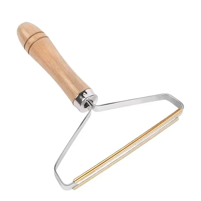 Éliminateur de poils en acier inoxydable avec manche en bois