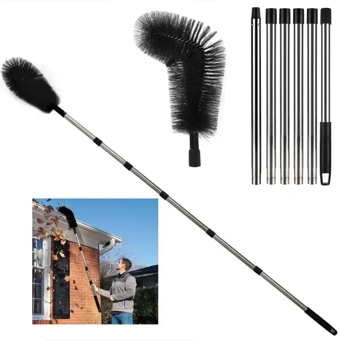 Brosse télescopique de nettoyage de gouttières