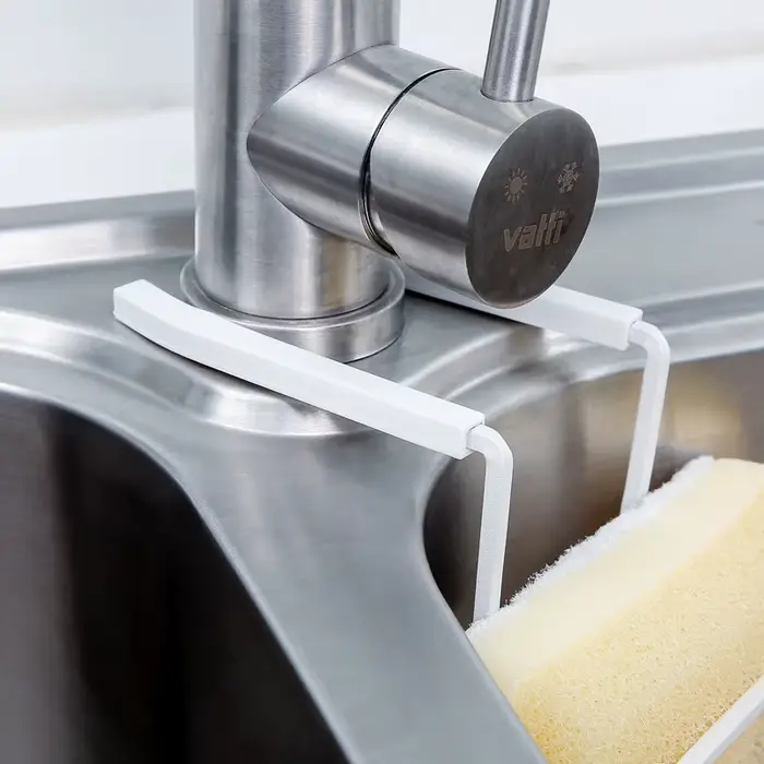 Le support à éponge pour évier est utilisé pour accrocher des supports de robinet de cuisine