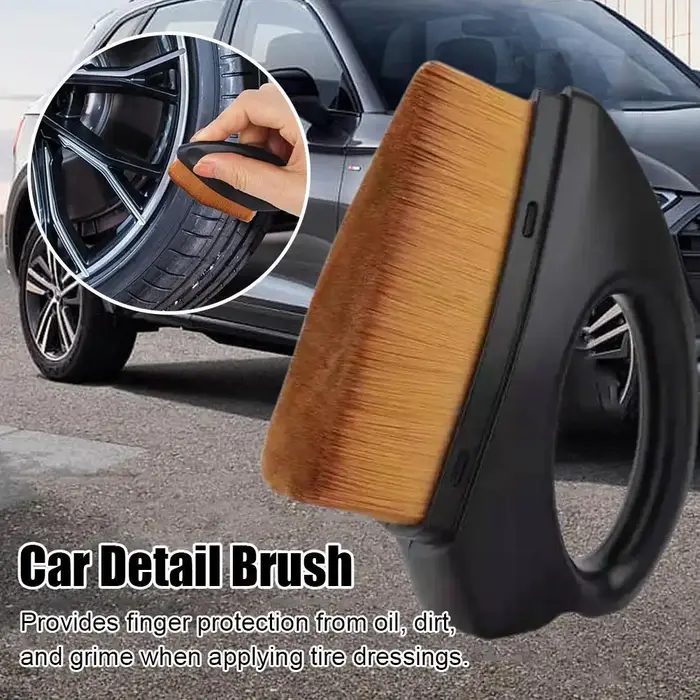 Brosse triangulaire portable en fibres synthétiques