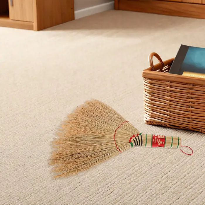 Petite brosse à main artisanale en paille souple tressée pour le nettoyage intérieur des bureaux, lits et canapés, fouet portable pour la maison.