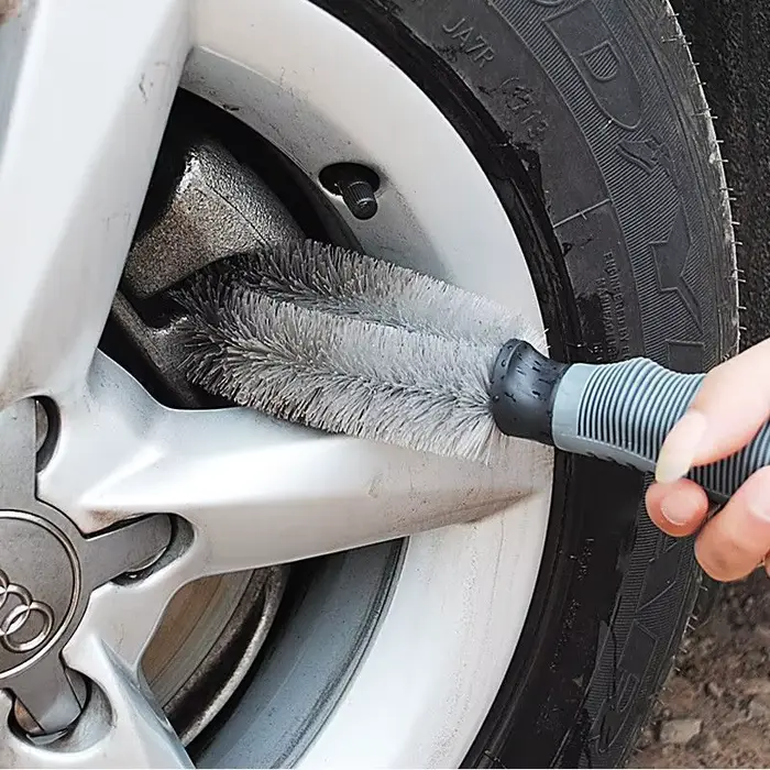 Brosse de nettoyage de roues de voiture