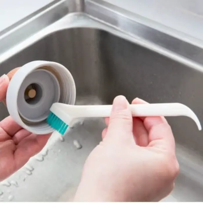 Brosse de nettoyage étroite à long manche