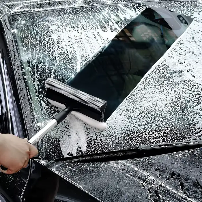 Raclette de nettoyage de vitres de voiture
