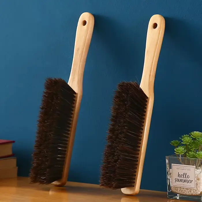 Brosse de lit antistatique avec manche en bois