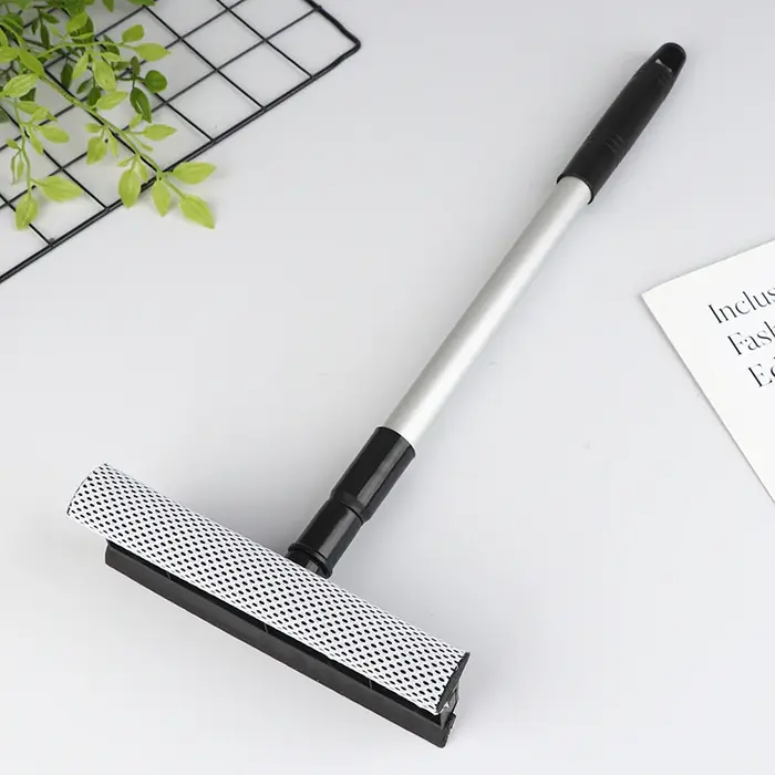 Raclette de nettoyage de vitres de voiture