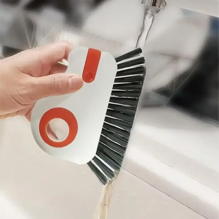 Brosse de nettoyage pour rails de fenêtres