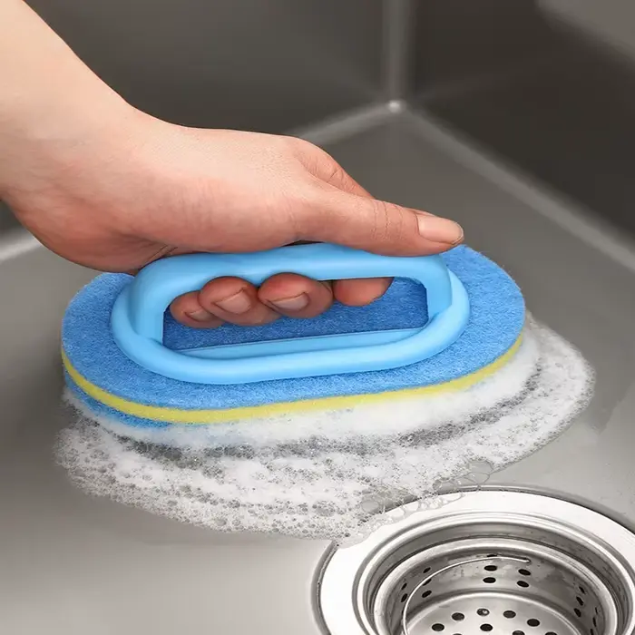 Brosse de nettoyage avec poignée