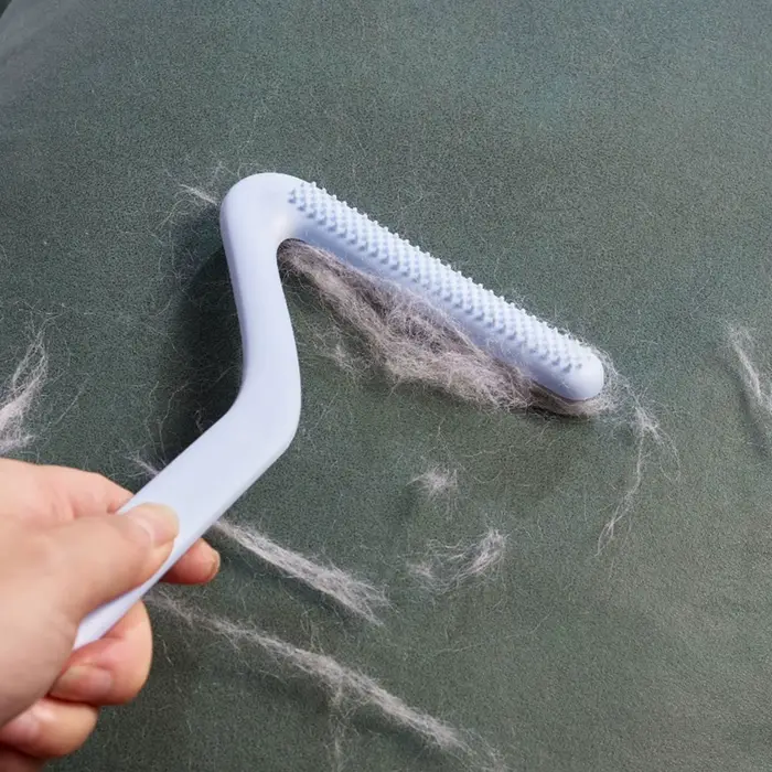Brosse électrostatique pour balayeuse de sol et tapis