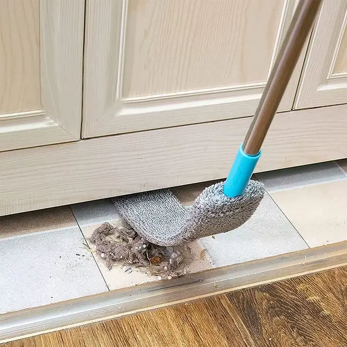 Brosse à plumeau en microcarence à long manche